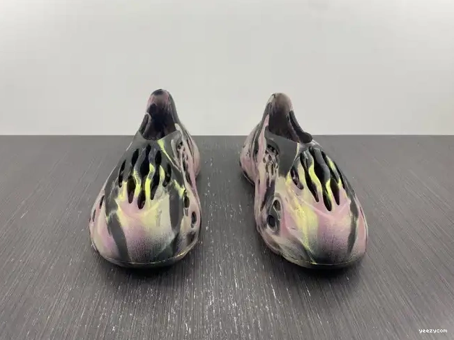 Adidas RNR Foam MX IG9562 Yeezy Carbon 0429